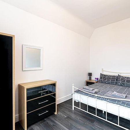 Two Bedroom Holiday Apartment Colwyn Bay Esterno foto