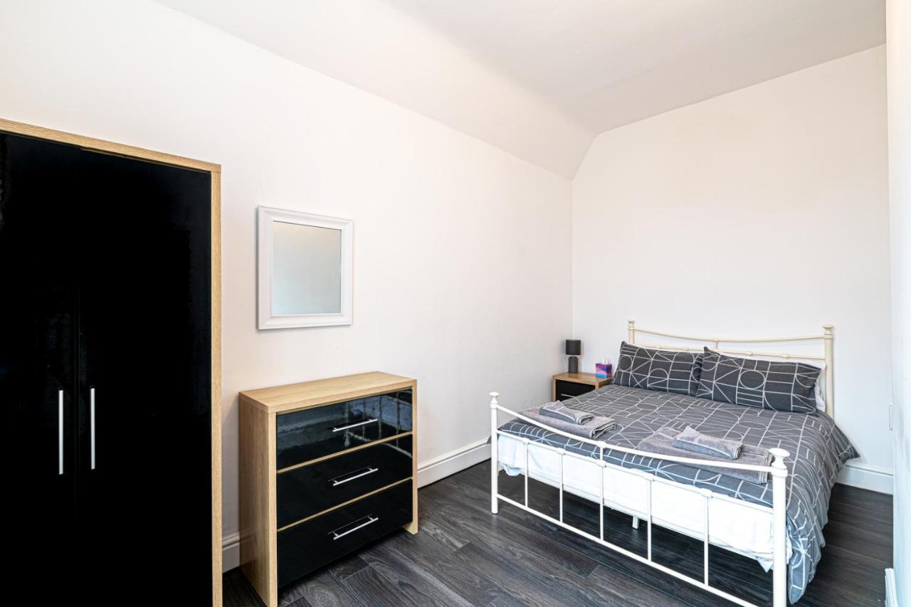 Two Bedroom Holiday Apartment Colwyn Bay Esterno foto