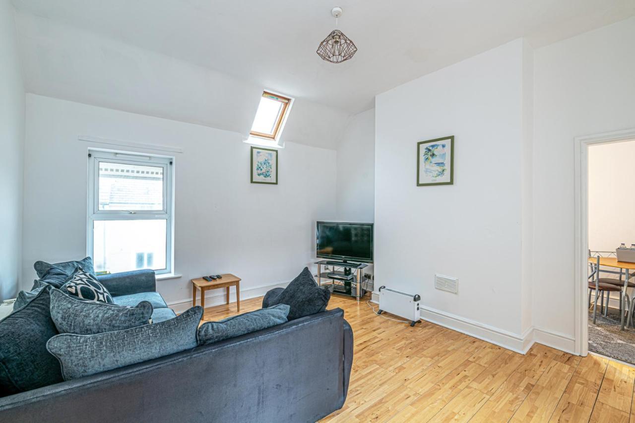 Two Bedroom Holiday Apartment Colwyn Bay Esterno foto