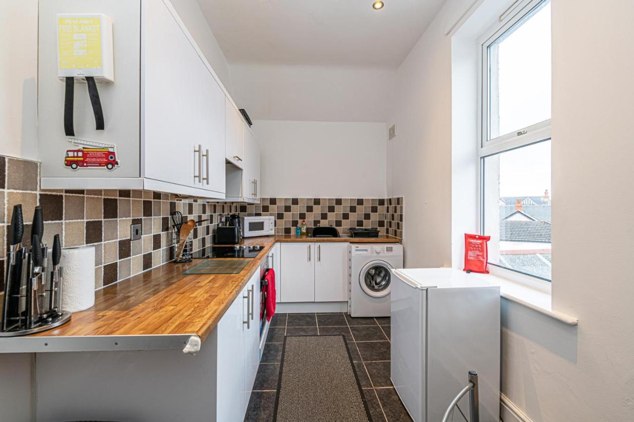 Two Bedroom Holiday Apartment Colwyn Bay Esterno foto