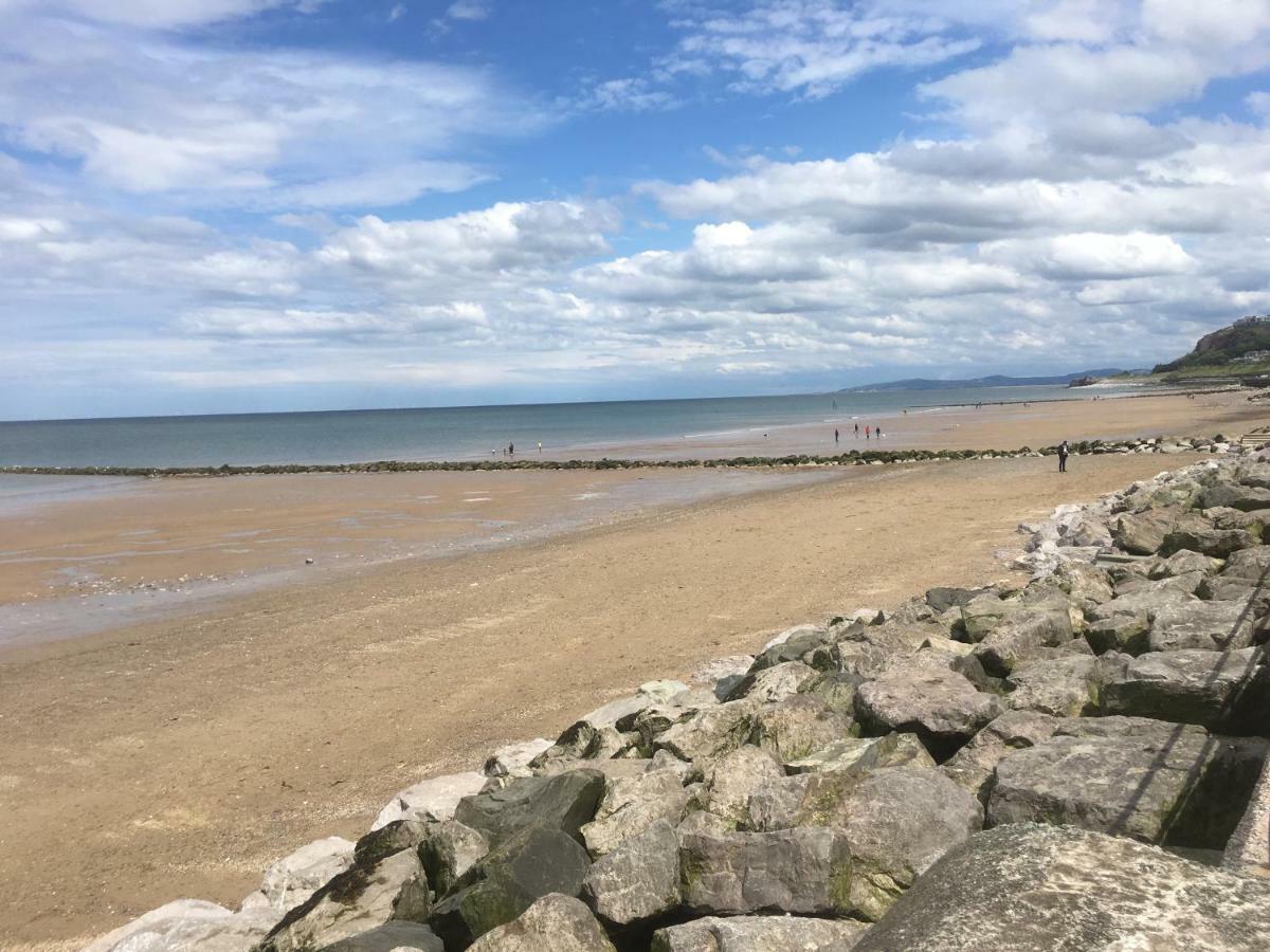 Two Bedroom Holiday Apartment Colwyn Bay Esterno foto