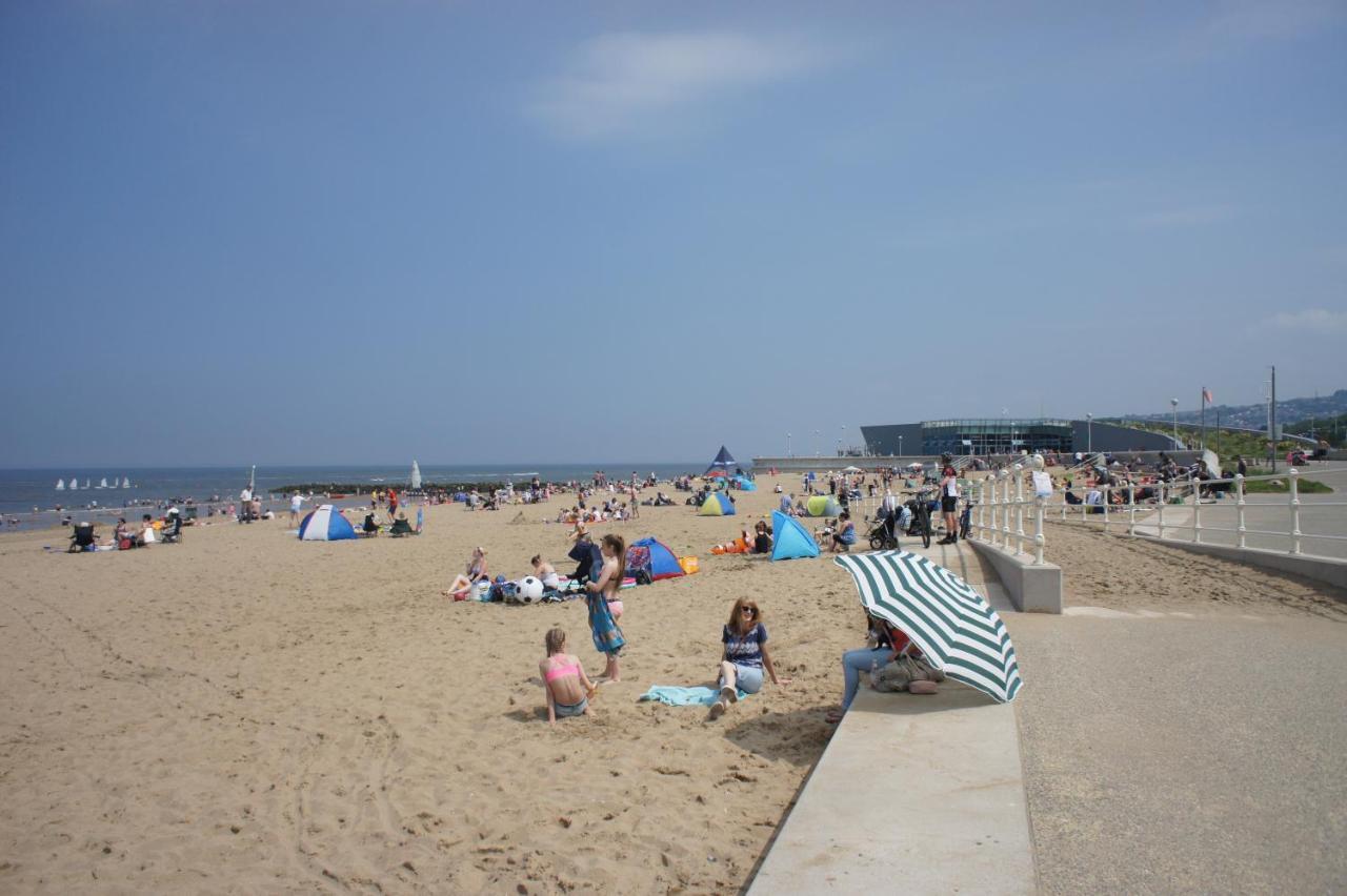 Two Bedroom Holiday Apartment Colwyn Bay Esterno foto