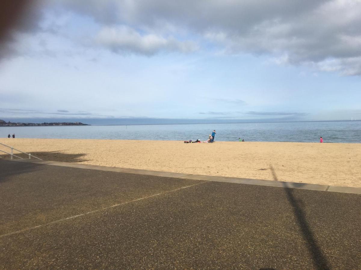 Two Bedroom Holiday Apartment Colwyn Bay Esterno foto
